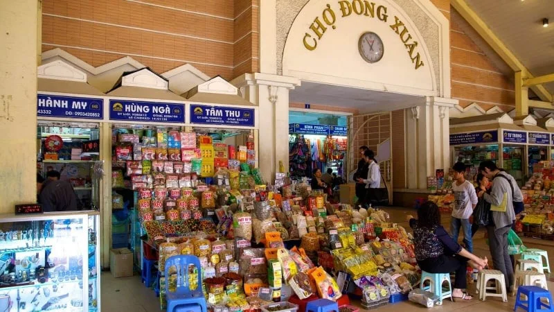 Visit the Dong Xuan Market