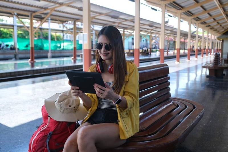 Travel-Friendly E-Reader