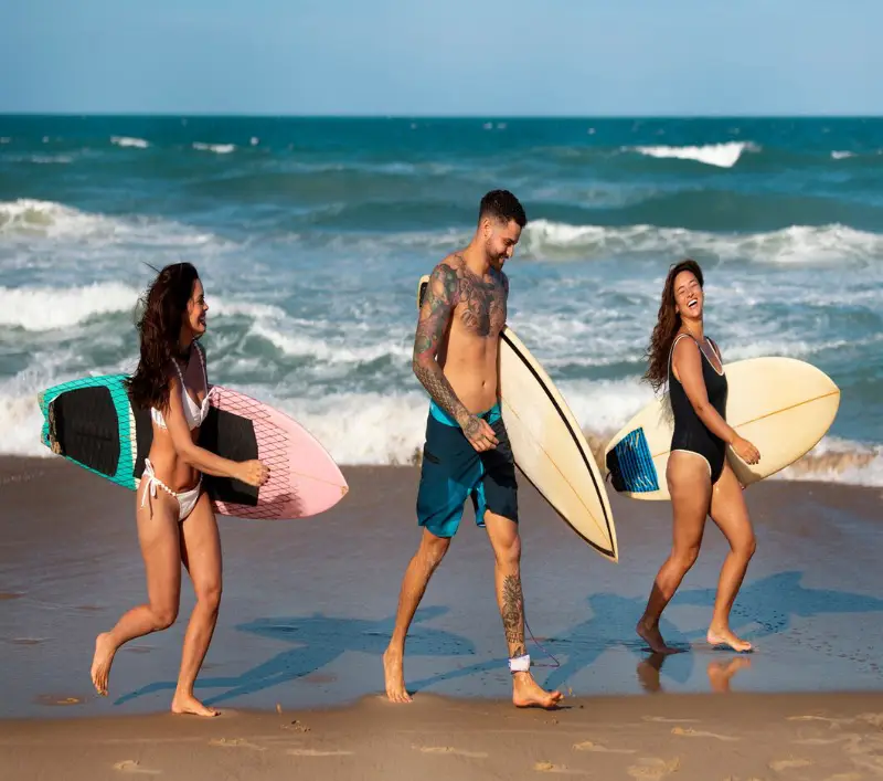 Top surf schools in California and Hawaii for beginner surfers