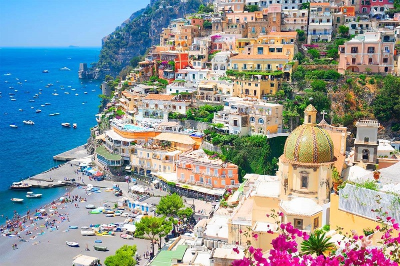 Naples: Luxury and Nature